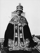 africa, etiopia, la regina con il tipico bornus ricamato in oro, 1910 1920
