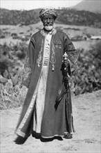 afrique, éthiopie, chef habab âgé en robe de soirée, 1930 1940