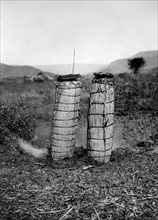 afrique, éthiopie, deux ruches emballées, années 1920