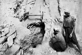 afrique, égypte, nécropole de thèbes, deir el-medina, site de découverte de la tombe de l'architecte kha et de sa femme merit, 1906