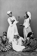 africa, egitto, cairo, giovani danzatrici arabe, 1878