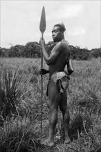 afrique, congo belge, un chasseur pygmée, 1927 1930