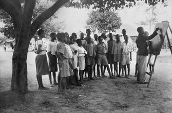 africa, nigeria, zaria, scuola missionaria all'aperto, 1920