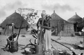 afrique, sénégal, un village intérieur, 1920 1930