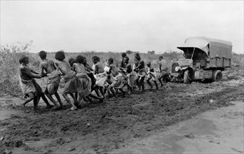afrique, somalie, lugh ferrandi, routes impraticables après de fortes pluies, 1930 1940