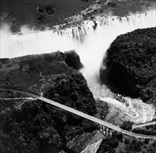 africa, rhodesia, le cascate vittoria sul fiume zambesi, 1920 1930