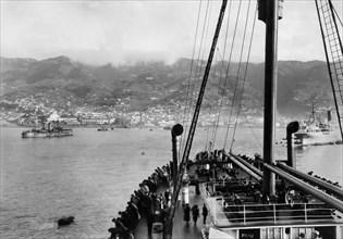 europa, portogallo, isola di madera, panorama di funchal dal mare, 1920