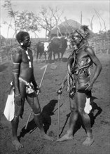 afrique, afrique du sud, zululand, un sorcier et un jeune zoulou, 1927