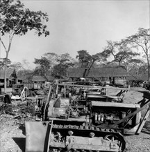africa, tanzania, progetto arachide, macchinari oramai resi inservibili dalla salsedine e dall'incuria, 1940 1950