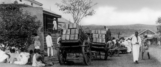 afrique, ouganda, kampala, transport de viande, 1920 1930
