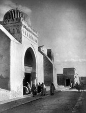 africa, tunisia, kairouan, ingresso della grande moschea, 1910