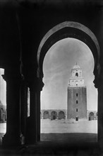 Africa, tunisia, kairouan, il minareto della grande moschea, 1910