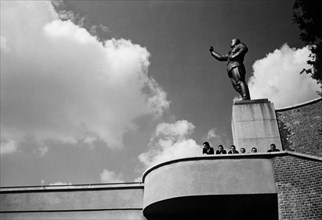 europa, italia, torino, colonia permanente 3 gennaio, la statua del duce, 1930