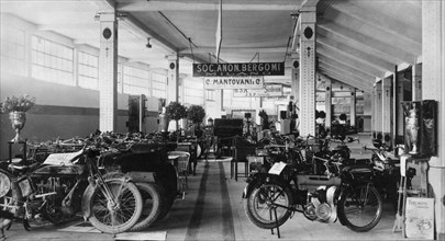 europe, italie, turin, salon international de l'automobile, motos, 1910