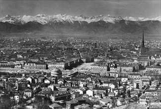 europe, italie, piedmont, turin, panorama avec les alpes, 1957