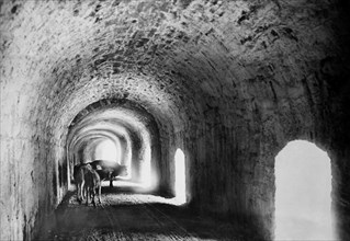 europe, italie, piedmont, strada del sempione, tunnel de protection contre les avalanches, 1920 1930