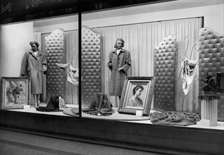 europa, italia, piemonte, torino, un negozio di abbigliamento, 1959