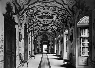 europa, italia, valle d'aosta, sarre, galleria interna al castello, 1910 1920