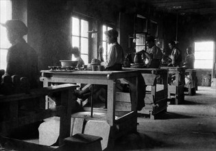europe, italie, umbria, deruta, usine de deruta, le département des tours à pédale, années 30