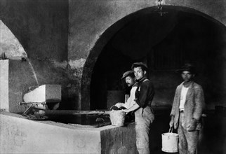 europe, italie, umbria, deruta, usine de deruta, bassin de décantation en faïence, 1930