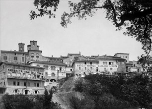 europe, italie, umbria, deruta, vue de la fabrique de majolique de deruta, 1930