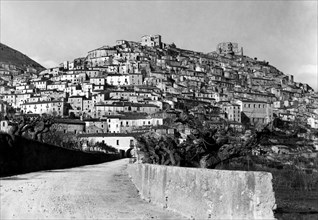 europa, italie, calabre, morano, panorama de la ville, 1940 1950
