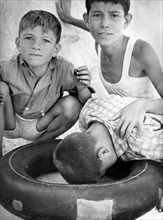 petits garçons, bagnara calabra, calabre, italie, 1957