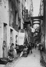 europe, italie, ligurie, san remo, femmes et enfants dans les rues de la ville, 1915