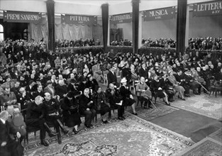 italie, sanremo, spectateurs pendant la cérémonie de remise des prix de sanremo 1939, 1940