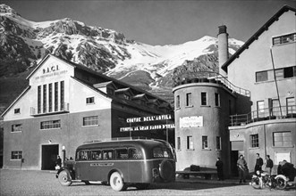 europe, italie, abruzzes, fonte cerreto, station de départ du téléphérique du gran sasso, 1930 1940