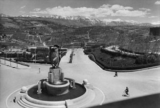 europe, italie, abruzzes, l'aquila, fontaine de l'antino, piazza del littorio, parc du château, stade du XXVIII octobre, 1920 1930