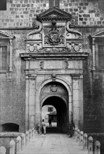europe, italie, abruzzes, l'aquila, le château du 16e siècle, 1910