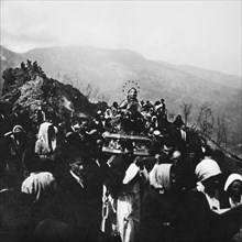 europe, italie, abruzzes, pagliara, procession avec la vierge de pagliara, 1920 1930