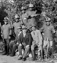 europa, italia, abruzzo, parco nazionale d'abruzzo, il gruppo delle guardie con i dirigenti, 1910