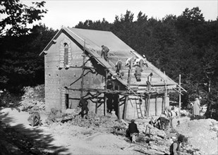 europe, italie, abruzzes, parc national des abruzzes, construction du refuge de la forca d'acero, 1910