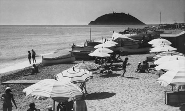 beach, albenga, gallinara island, liguria, italy 1920