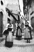 typical costumes, pettorano sul gizio, abruzzo, italy 1950