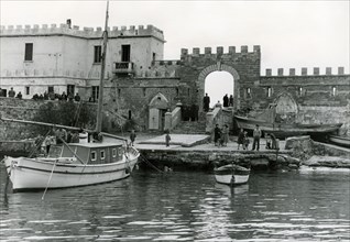 porte crénelée, île pianosa, toscane, italie 1955