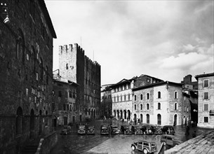 square, massa marittima, tuscany, italy 1955