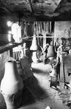 industrie des cloches, agnone, molise, italie 1940-50