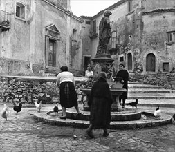 fountain, fornelli, molise, italy, 1960