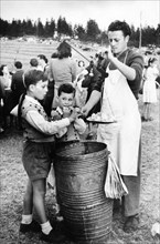 vendeur ambulant, festival annuel, macchia antonini, toscane, 1953