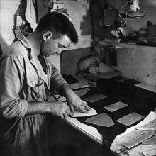 leather goods dealer, tuscany, italy, 1955