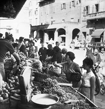 market, prato, tuscany, italy, 1964
