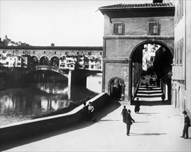 ponte vecchio, lungarno archibusieri, florence, toscane, italie, 1964