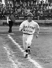 au baseball, un joueur se déplace de la deuxième à la troisième base, 1965