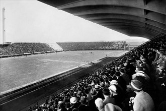 europa, italia, toscana, firenze, spettatori sulla tribuna coperta dello stadio berta, 1930 1940