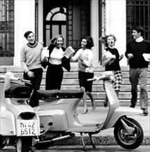 italie, garçons quittant l'école, 1964