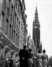 europe, pologne, cracovie, une rue du centre, 1960