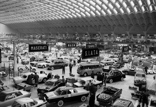 europa, italia, piemonte, torino, salone dell'automobile, veduta del salone, 1958